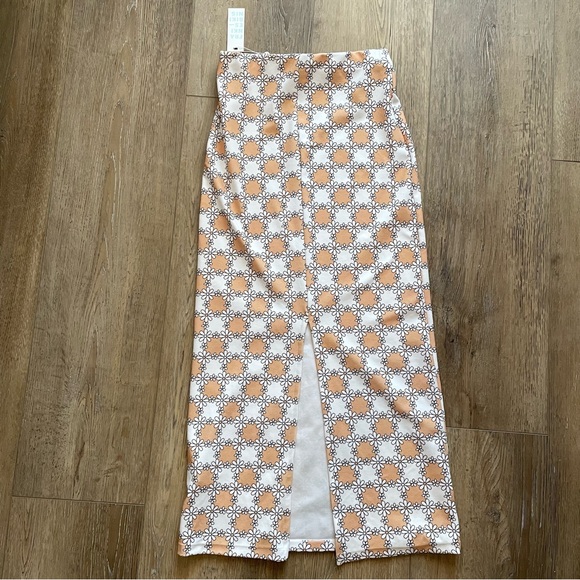 Frankie’s Bikinis Opal Terry Midi Skirt in Nude Daisy - Picture 4 of 5